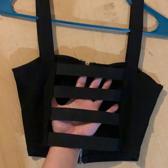 black crop top - Picture 2 of 2